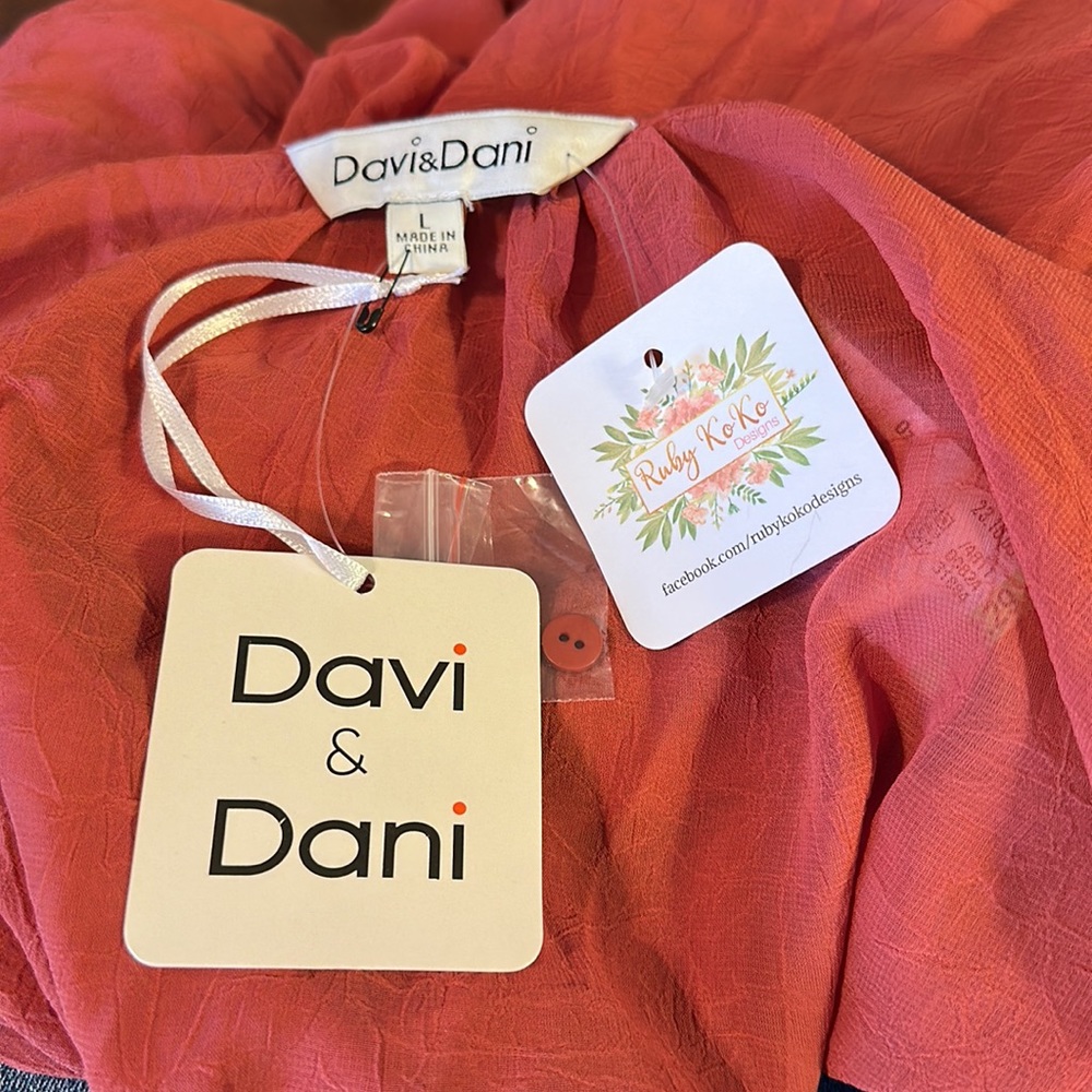 NWT Davi & Dani Rust Orange V Neck Blouse Size Large